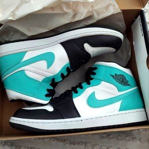 Air Jordan 1 Mid 'Tropical Twist'